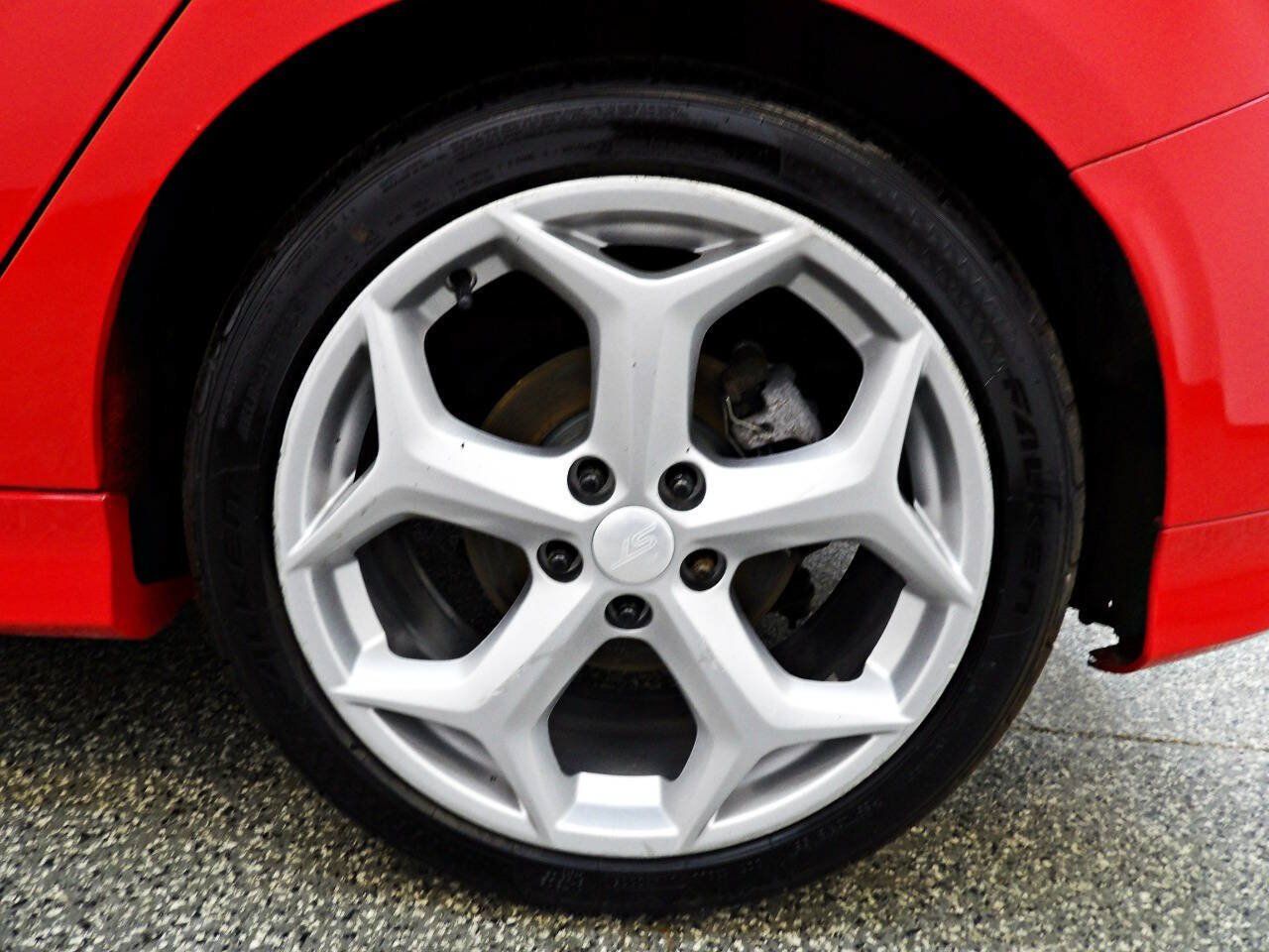 Used 2014 Ford Focus ST w/ Equipment Group 202A FWD image 19