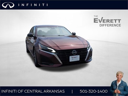Used 2024 Nissan Altima 2.5 SV FWD image 1