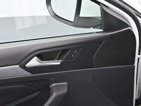 Used 2023 Volkswagen Jetta SE image 11