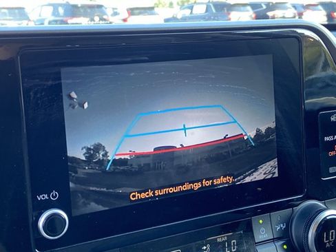 Used 2023 Toyota Highlander LE FWD image 36