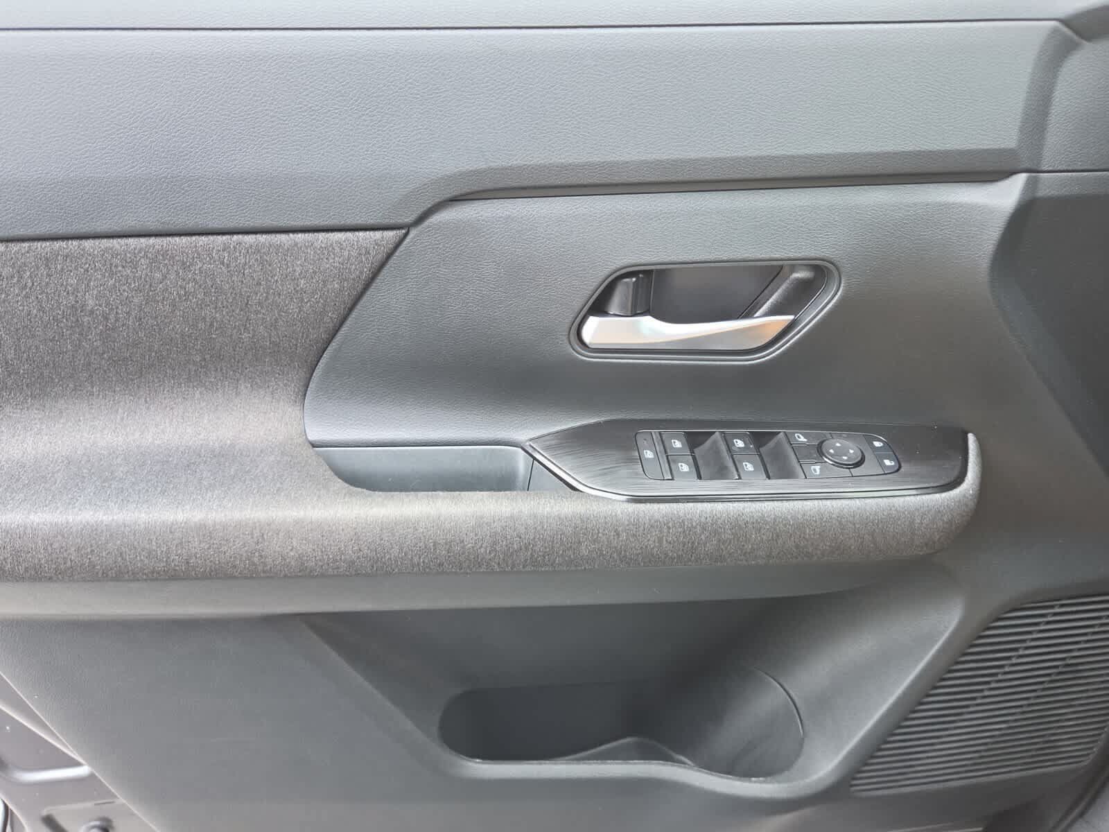 Used 2025 Nissan Kicks SV FWD image 16