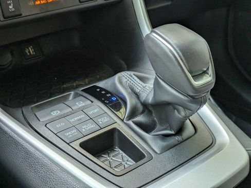 Used 2023 Toyota RAV4 XLE Premium image 13