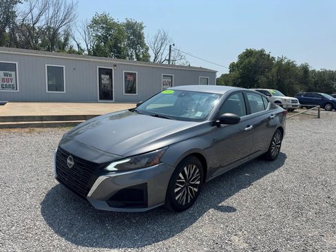 Used 2024 Nissan Altima 2.5 SV FWD image 7