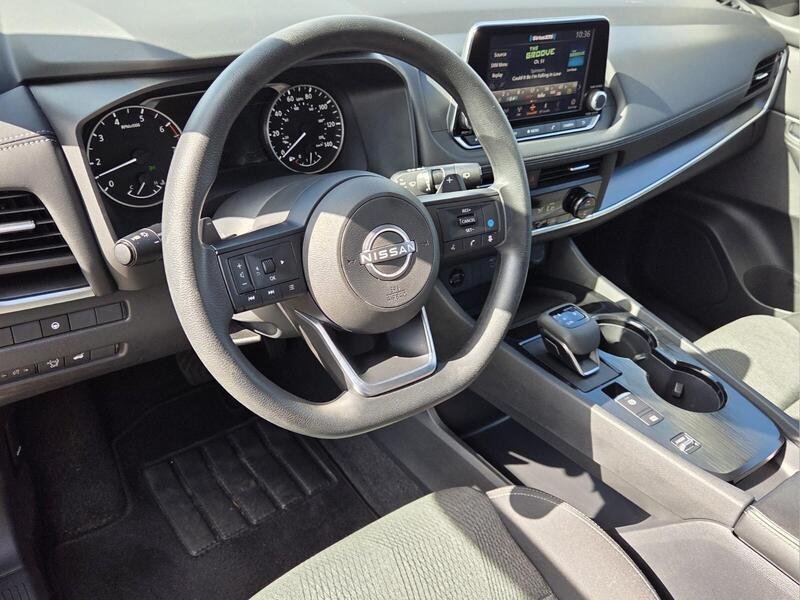 Used 2024 Nissan Rogue SV FWD image 11