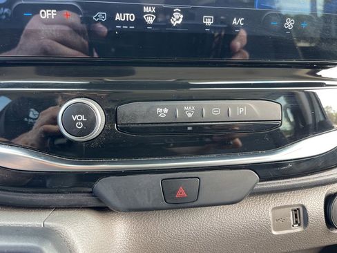 Used 2024 Ford Transit 350 XLT image 12