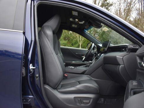 Used 2021 Toyota Venza Limited image 30