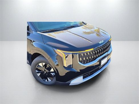New 2026 Kia Carnival LXS image 3