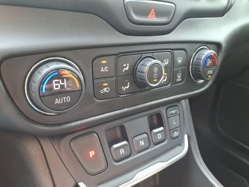 Used 2020 GMC Terrain SLE w/ Driver Convenience Package FWD image 25