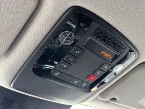 Used 2025 Kia Carnival FWD image 35