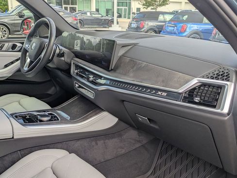 Used 2025 BMW X5 sDrive40i w/ Climate Comfort Package RWD image 26