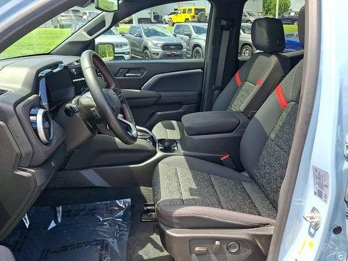 Used 2025 Chevrolet Colorado Z71 w/ Technology Package AWD/4WD image 11