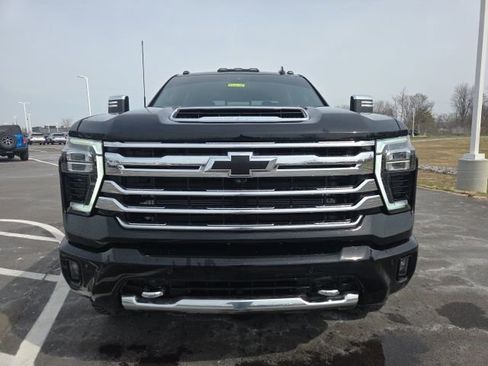 Used 2024 Chevrolet Silverado 3500 High Country w/ High Country Premium Package AWD/4WD image 3