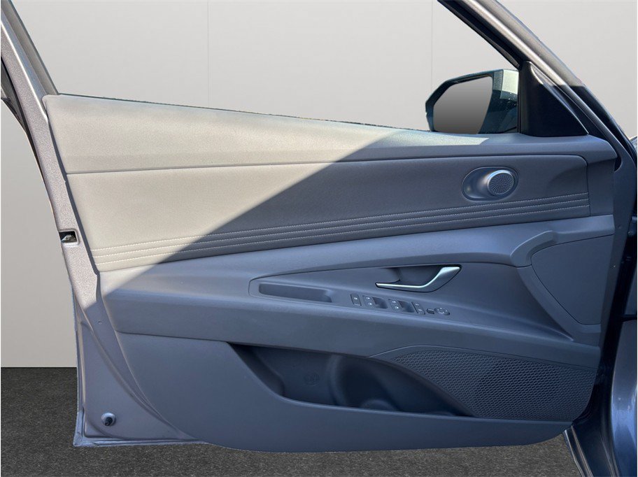 Used 2025 Hyundai Elantra SEL FWD image 18