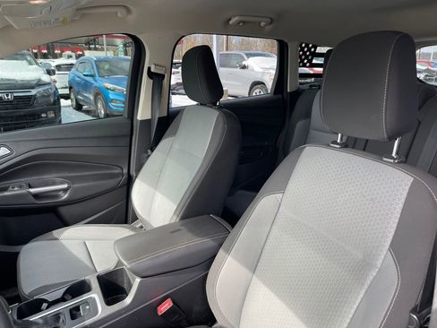 Used 2018 Ford Escape SE image 12