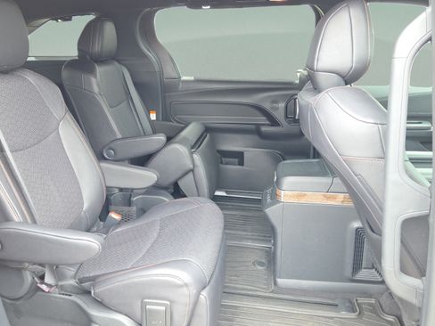 Certified 2025 Toyota Sienna Platinum AWD/4WD image 17
