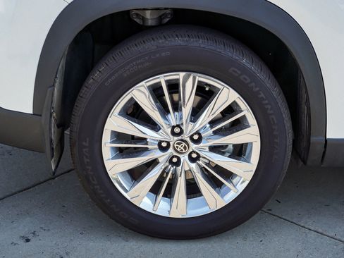 Certified 2025 Toyota Grand Highlander AWD image 11