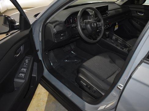 Certified 2025 Honda Accord SE image 20