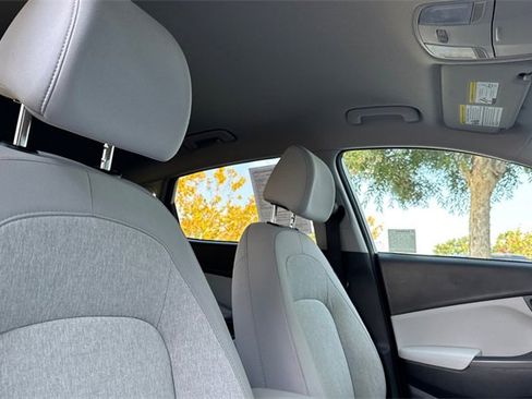 Used 2023 Hyundai Kona SE image 19