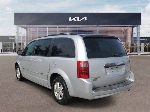 Used 2009 Dodge Grand Caravan SXT w/ Entertainment Group 2 image 4