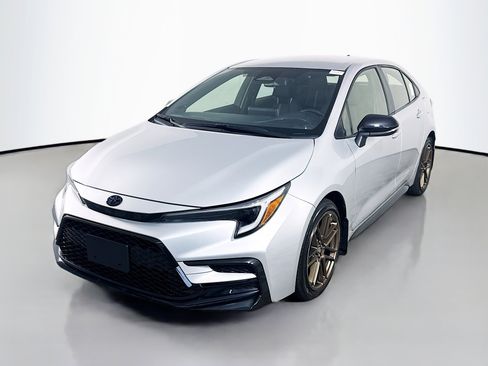 Used 2024 Toyota Corolla SE w/ Convenience Package FWD image 4