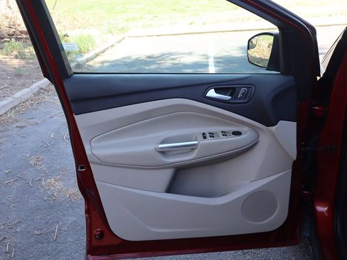 Used 2016 Ford Escape SE FWD image 23