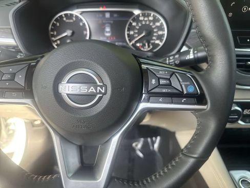 Used 2025 Nissan Altima 2.5 SL AWD/4WD image 17