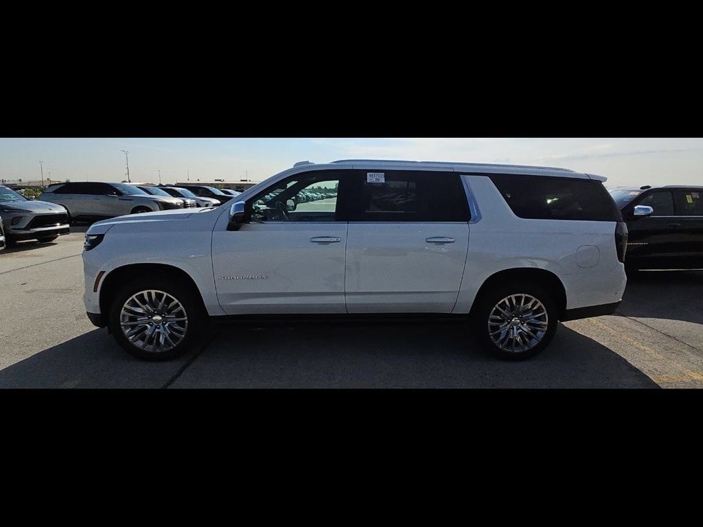 Used 2025 Chevrolet Suburban Premier AWD/4WD image 7