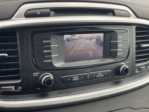 Used 2017 Kia Sorento LX image 25