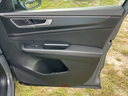 Used 2025 Volkswagen Atlas Cross Sport SEL image 38