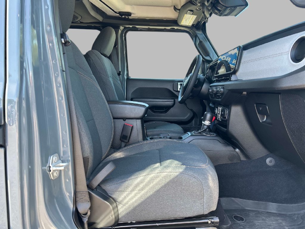Used 2024 Jeep Wrangler Unlimited w/ Convenience Group AWD/4WD image 18