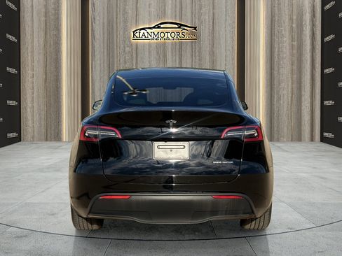 Used 2024 Tesla Model Y Long Range AWD/4WD image 9