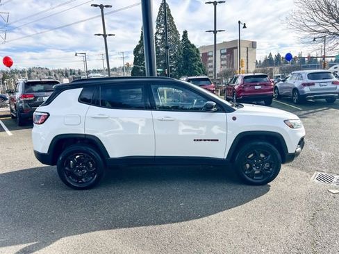 Used 2024 Jeep Compass Trailhawk image 6