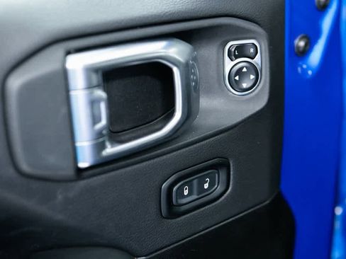 Used 2024 Jeep Wrangler Sahara image 17