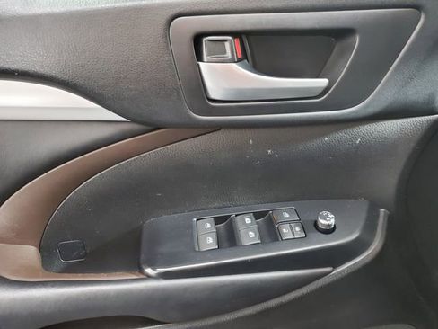 Used 2019 Toyota Highlander XLE image 24