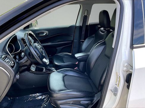 Used 2018 Jeep Compass Latitude FWD image 10