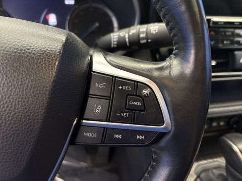 Used 2021 Toyota Highlander Limited FWD image 17