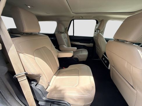 Used 2024 Ford Expedition Limited RWD image 30