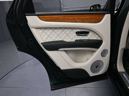 Certified 2022 Bentley Bentayga AWD/4WD image 24