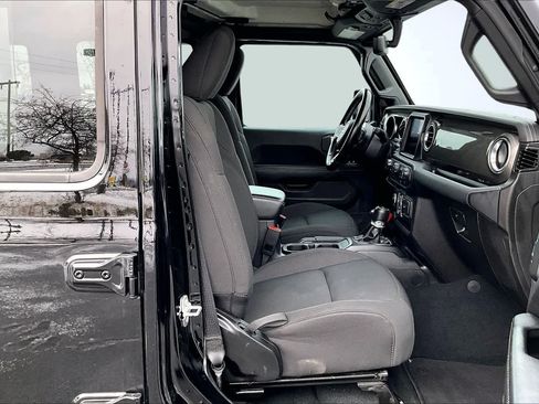 Used 2023 Jeep Wrangler Sahara w/ Cold Weather Group image 14