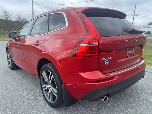 Used 2019 Volvo XC60 T5 Momentum w/ Multimedia Package AWD/4WD image 3