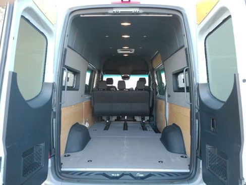Used 2021 Mercedes-Benz Sprinter 2500 w/ Exterior Lighting Package image 12
