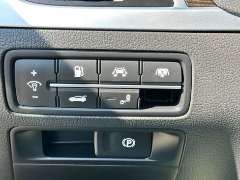 Used 2018 Genesis G80 3.8 w/ Option Group 02 image 17