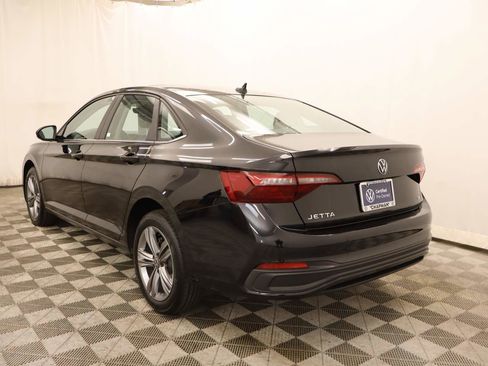 Certified 2024 Volkswagen Jetta SE image 4