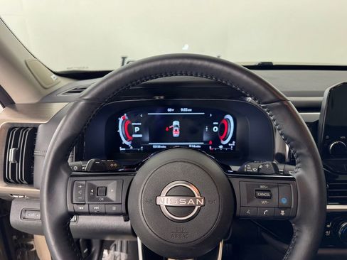 Used 2024 Nissan Pathfinder Platinum image 23