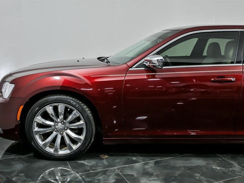 Used 2020 Chrysler 300 Touring w/ Chrome Appearance Package image 6