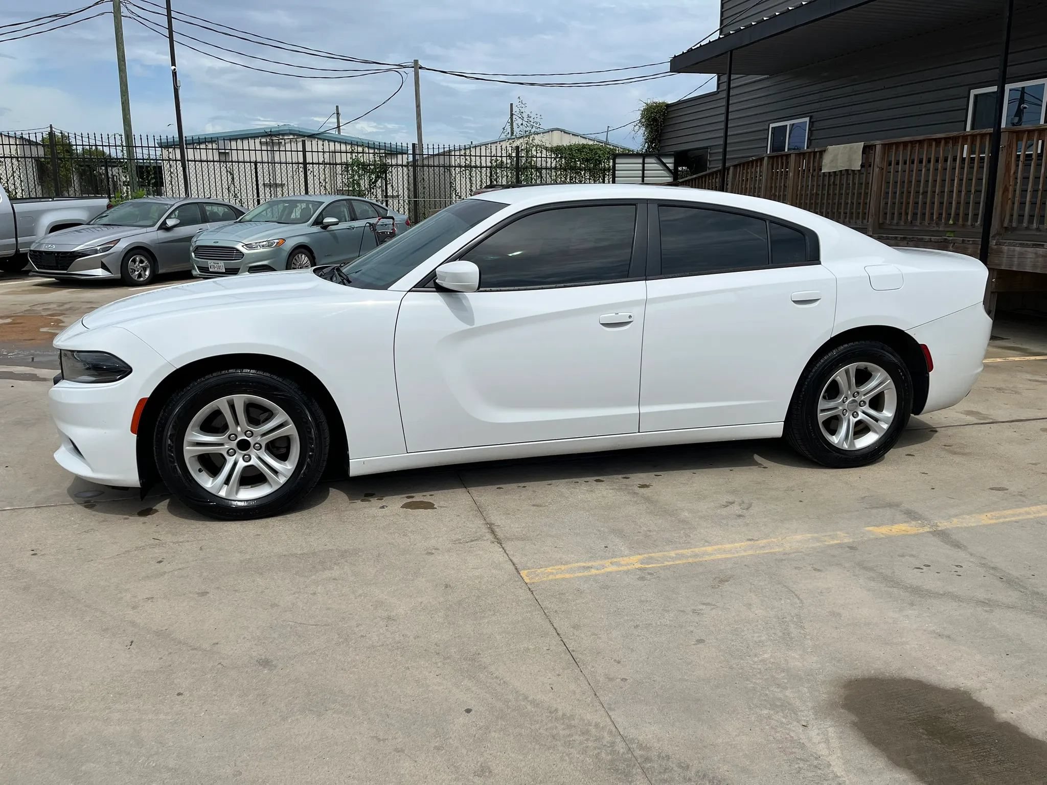 Used 2019 Dodge Charger SXT RWD image 3