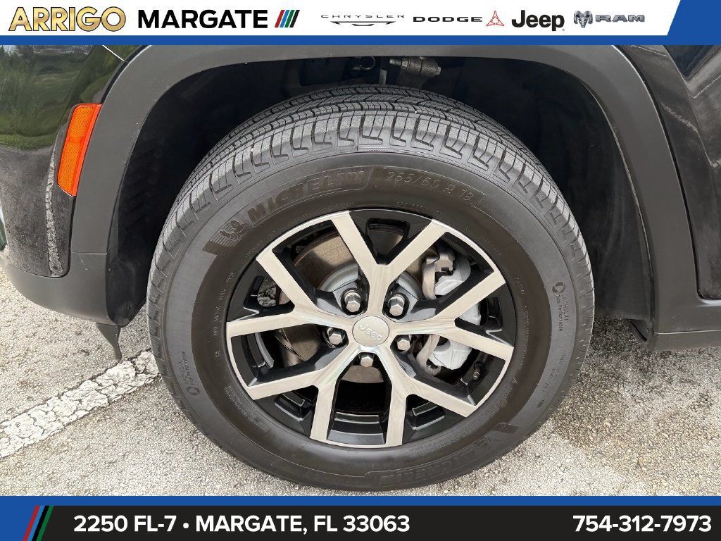 Used 2025 Jeep Grand Cherokee Limited RWD image 18