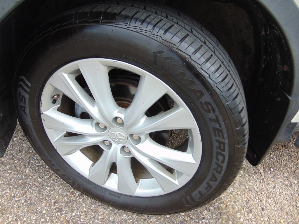 Used 2014 Toyota RAV4 Limited w/ Technology Package AWD/4WD image 28