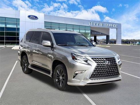Used 2023 Lexus GX 460 Premium w/ Accessory Package image 7