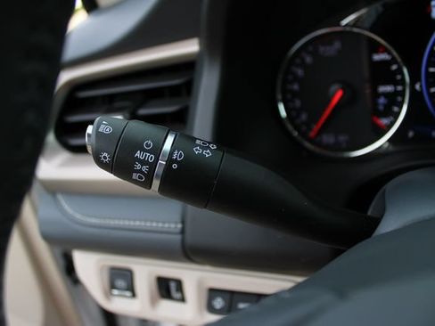 Used 2022 GMC Acadia Denali w/ Denali Technology Package FWD image 11